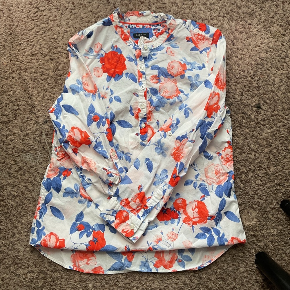 Women’s Talbots long sleeve dress shirt. Size S
